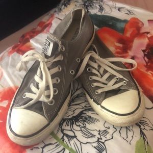 Women’s gray Converse size 9